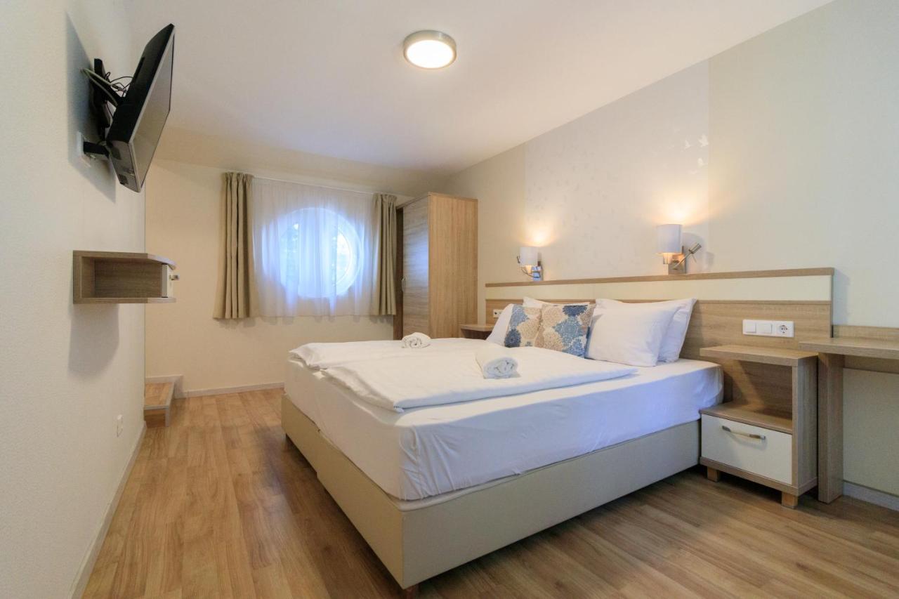 Villa Marina Inn Siófok Exteriör bild